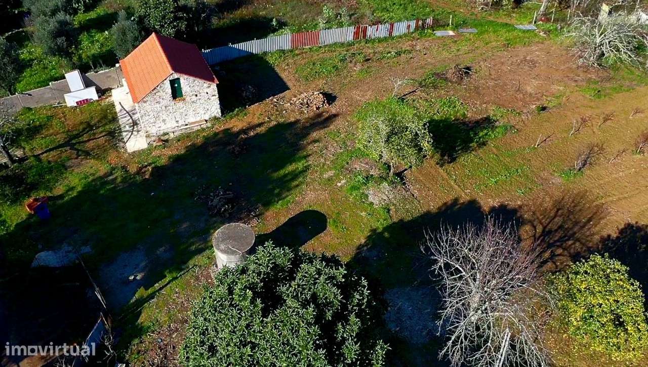 Anexo em pedra para restaurar num terreno de 4240 m2 - Grande imagem: 4/35