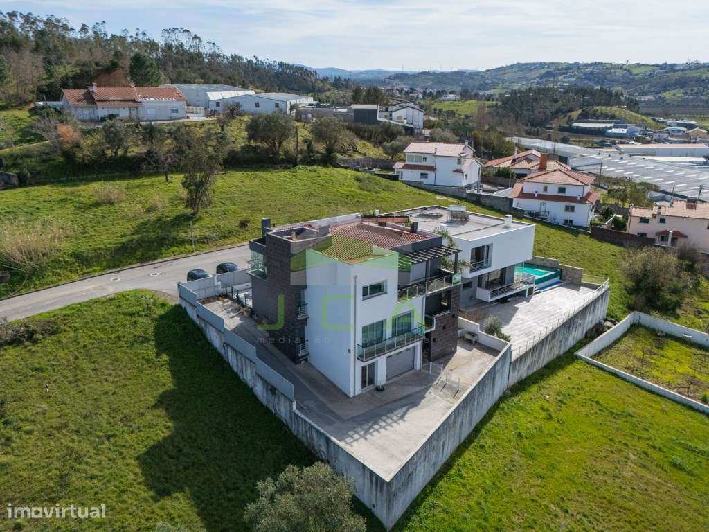 Moradia V4 isolada a 3min de Leiria-58