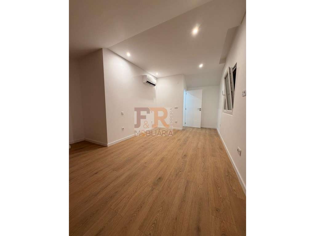 Moradia Geminada Gaveto T3 com Garagem Quinta do Conde-45