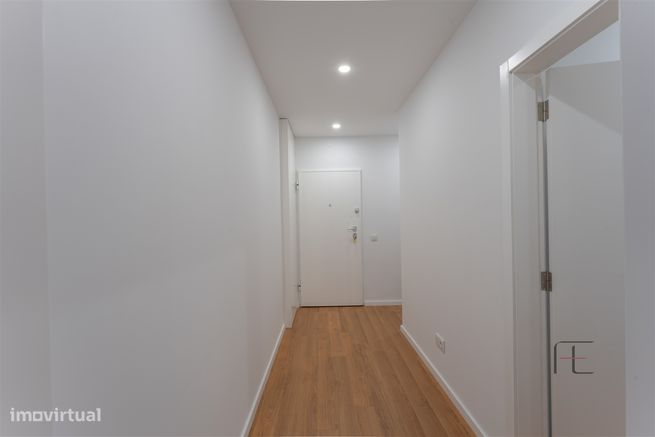Apartamento T3 como novo, 2 lugares de garagem e 2 arrecadações, Esmor-6