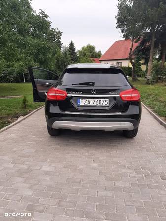 Mercedes-Benz GLA 250 4-Matic - 4