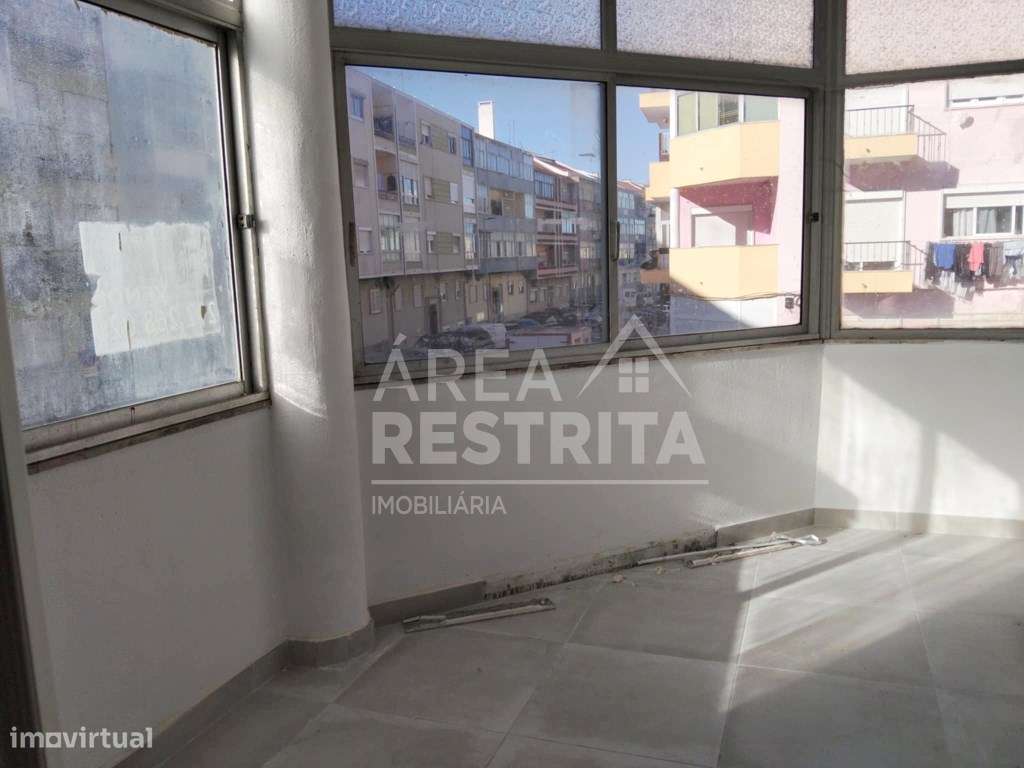 APARTAMENTO T2 SEMI-REMODELADO, FOGUETEIRO, AMORA, SEIXAL - Grande imagem: 5/10