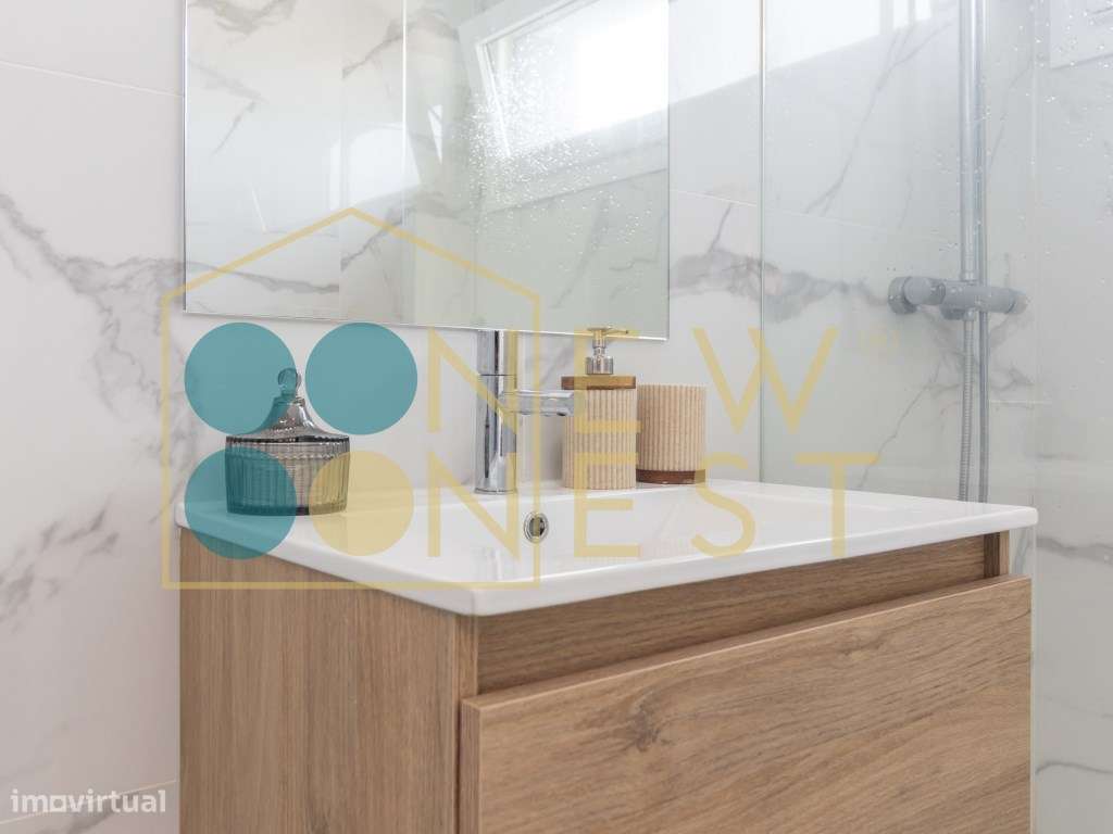 Moradia T3+1 em Banda como Nova com pátio e Vista Castelo de Palmel...-26