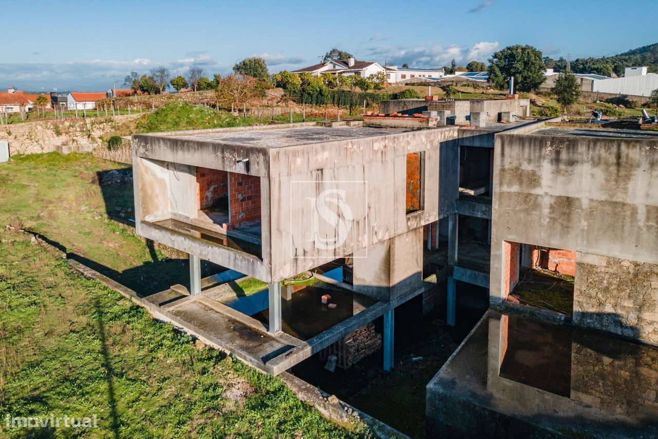 Projeto de Luxo para Concluir – Terreno + Estrutura em Alvelos-14