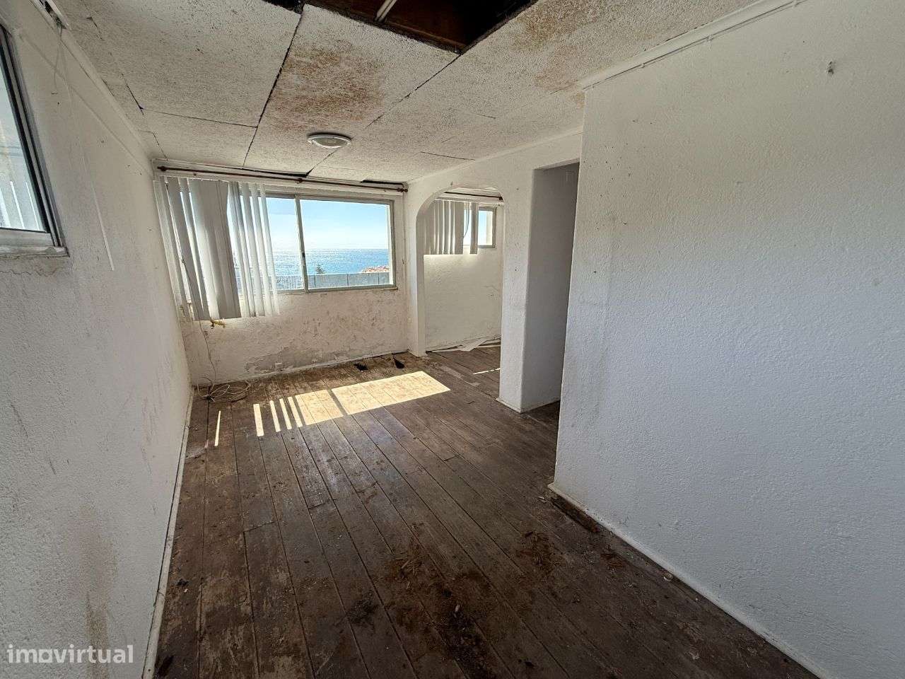 Apartamento T1 com Terraço Panorâmico no Coração de Sesimbra - Grande imagem: 3/17