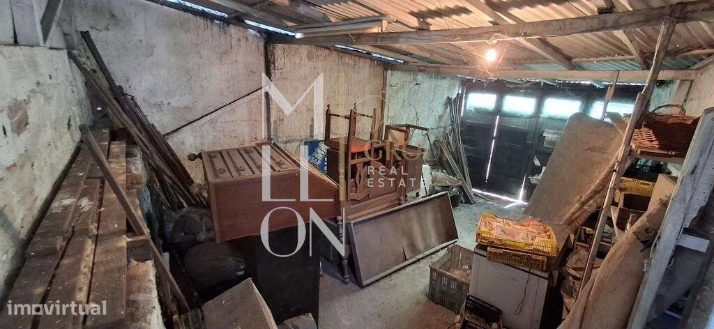 Moradia T2 bifamiliar com grande potêncial e excelente localização:-15