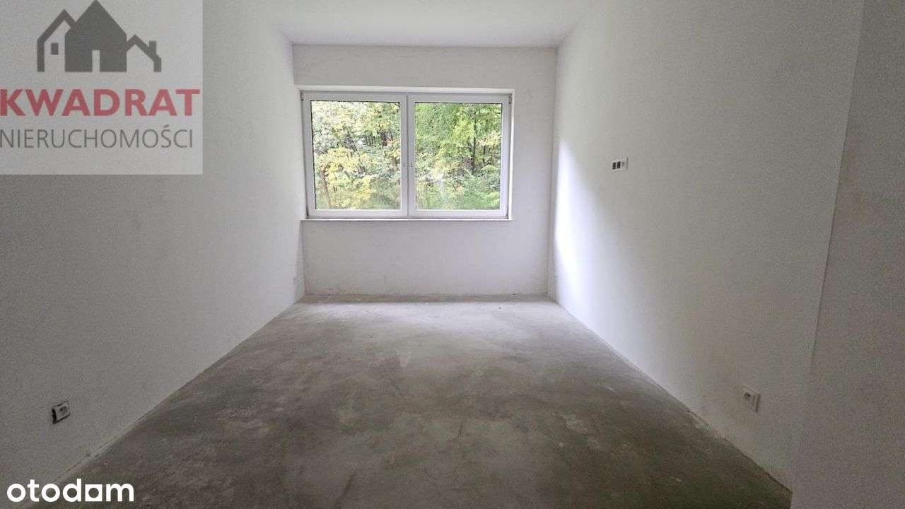 Dom przy ścianie lasu w Bażantarni obok strumyka.-15