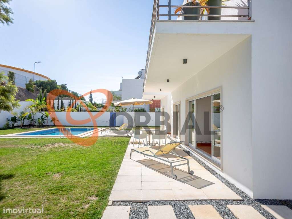 Fantástica Moradia para venda com 4 quartos, piscina e garagem no c... - Grande imagem: 3/36