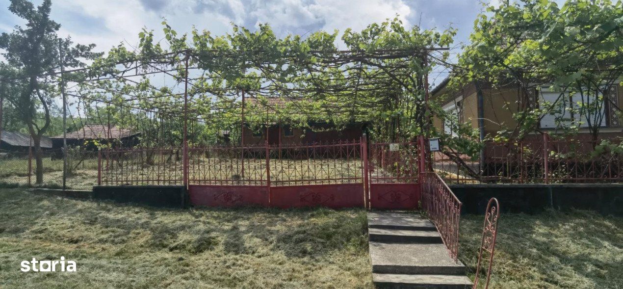 EXCLUSIVITATE ! Casa cu teren de 1 ha, la 40 km de Cluj, Zona Ceanu Ma