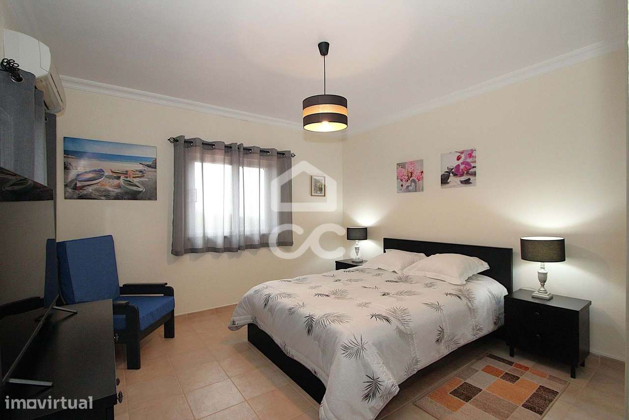 Venda com reserva de usufruto vitalício - Moradia T3 com piscina em Ar-52