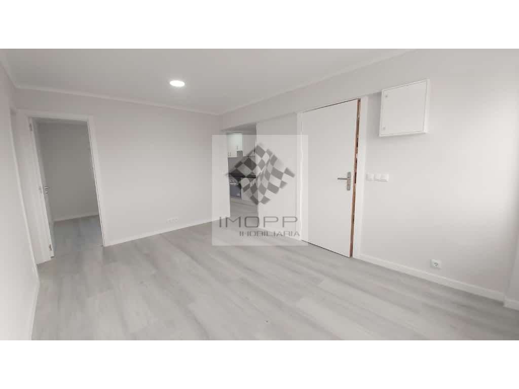 Apartamento T2 renovado às portas de Lisboa - Oportunidade única na...-1