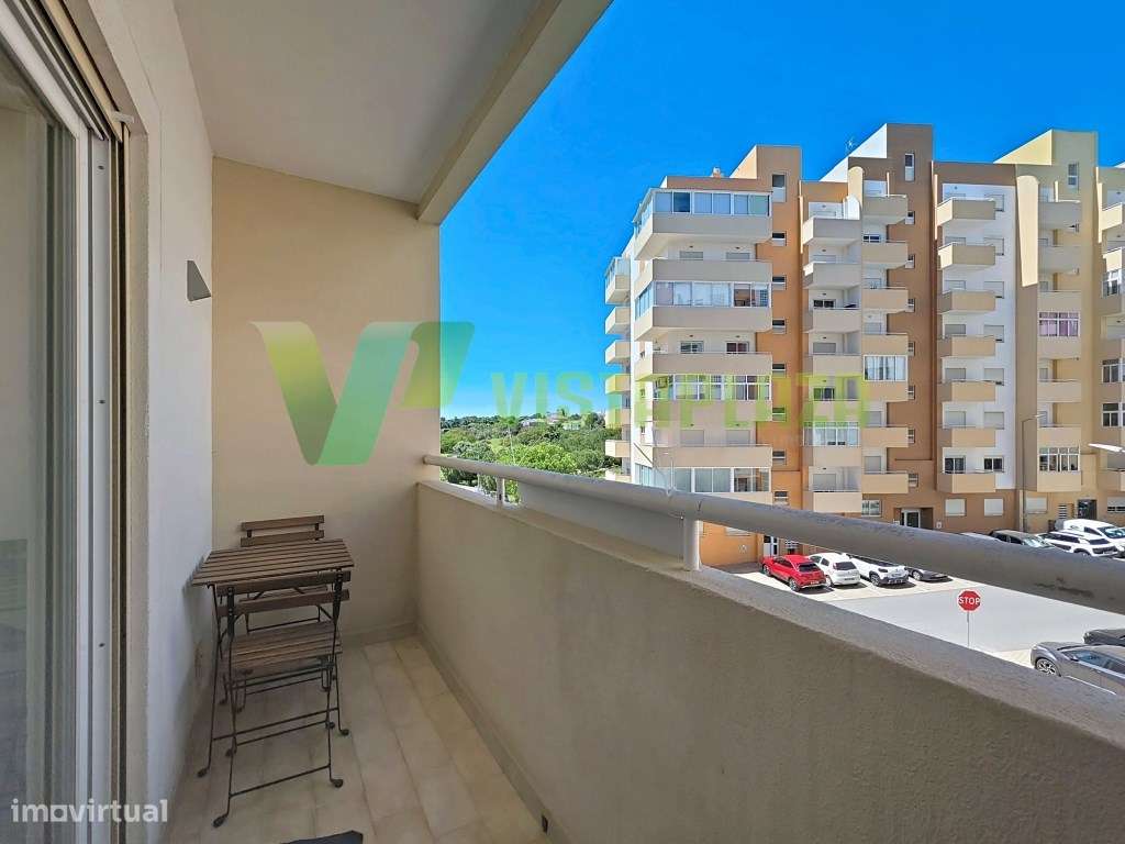 Apartamento T2 com duas casas de banho e espaço de garagem-7