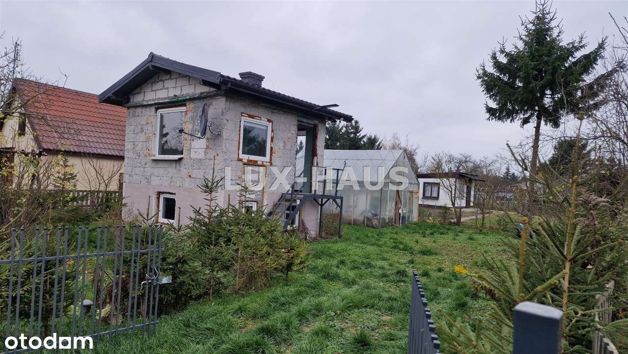 TYLKO U NAS! Działka ROD z domkiem piętrowym do wykończenia w Szubinie-1