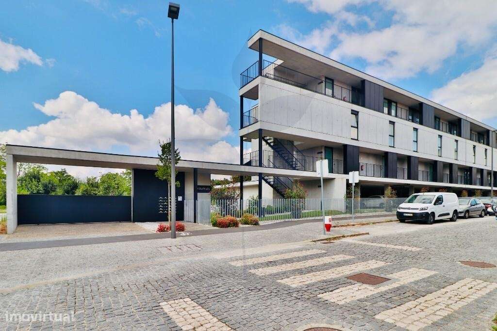 Vende-se T3 Duplex - Condominio Fechado - Como Novo - Empreendimento V-19