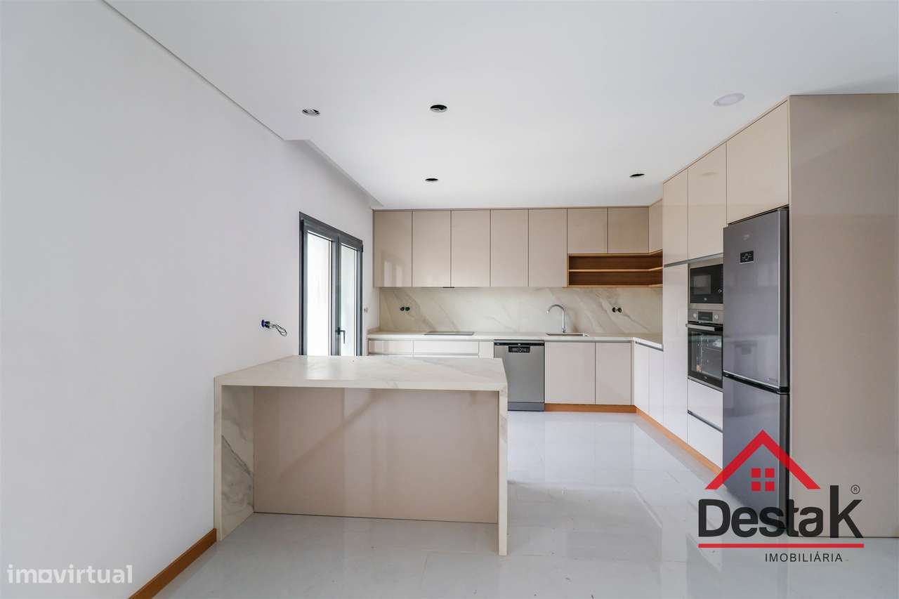 Moradia em Banda V3+1 situada no Campo, Viseu - Grande imagem: 2/30