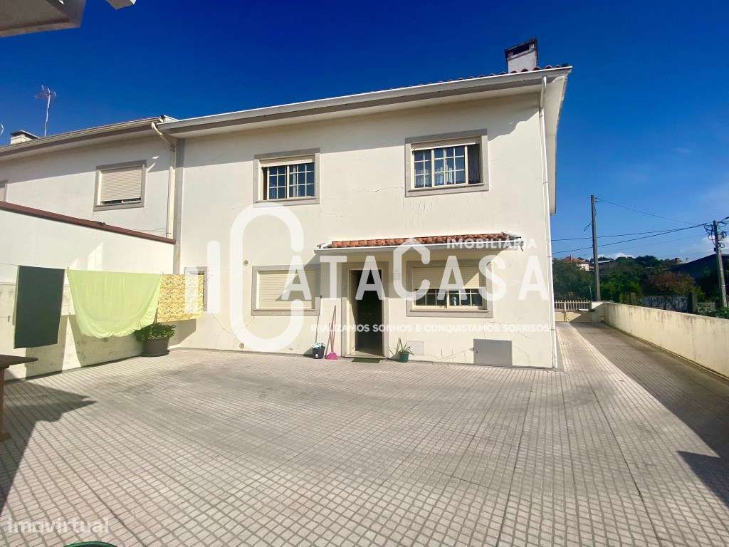 Moradia Geminada T4 para venda na freguesia de Aguada de Cima-20
