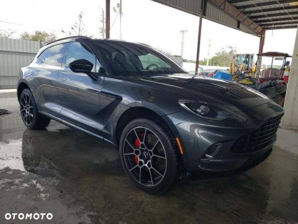 Aston Martin DBX - 2