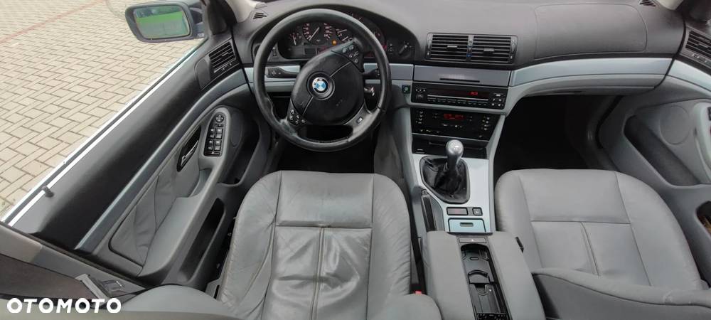 BMW Seria 5 525i - 22