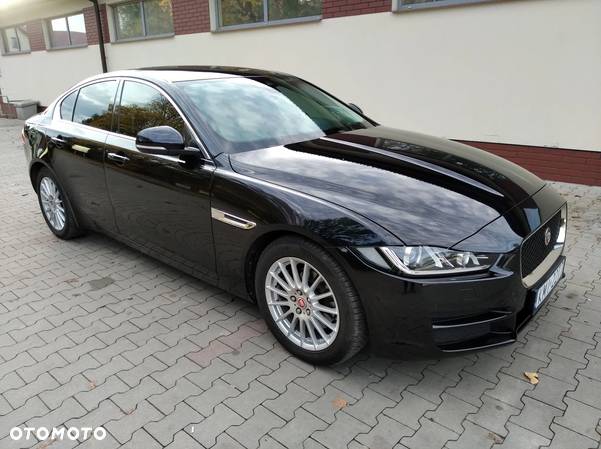 Jaguar XE - 1