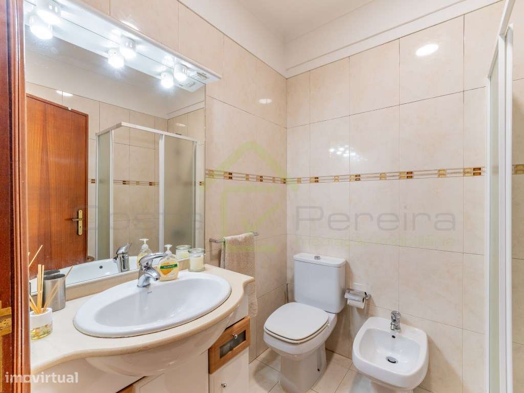 Apartamento T3 com boas áreas e óptima exposição solar-20