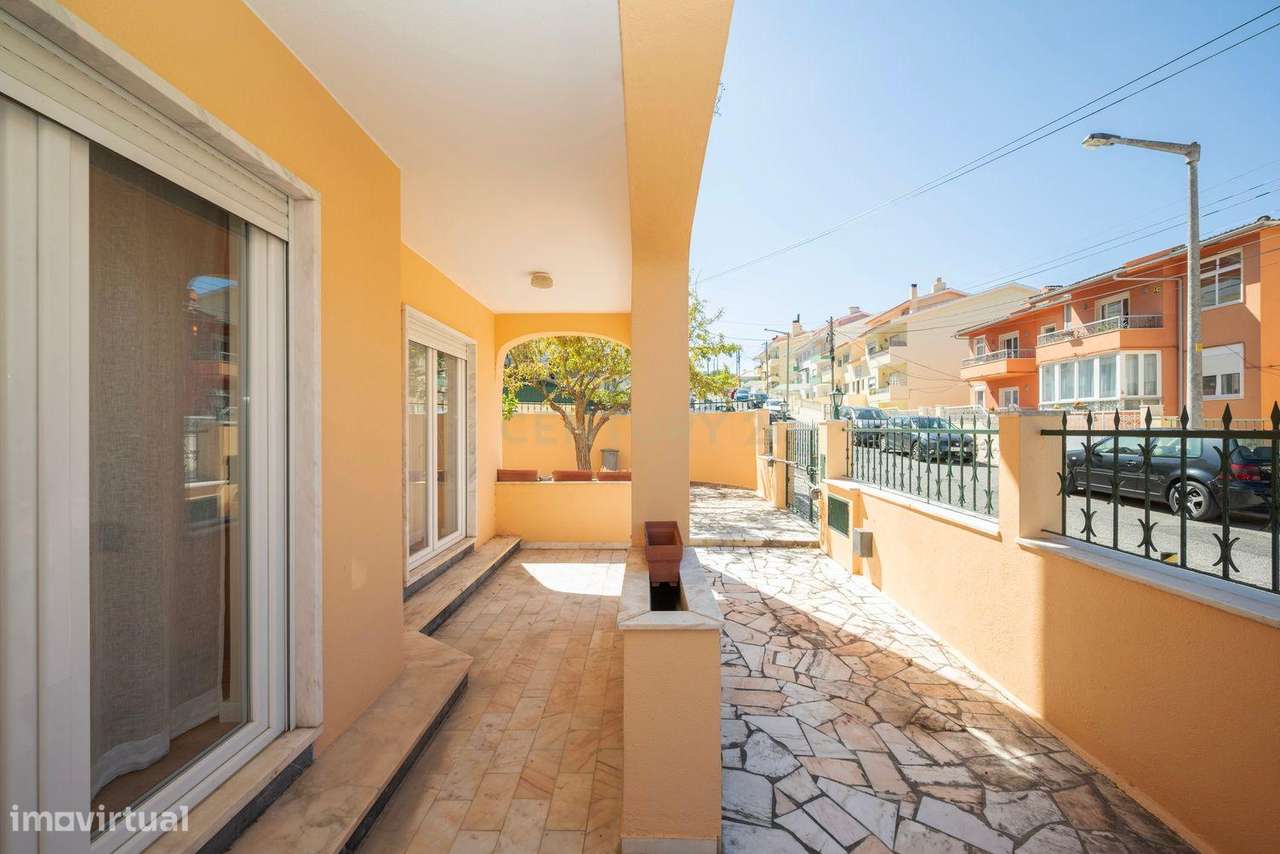 Moradia remodelada de 6 assoalhadas Exclusiva no Estoril-2