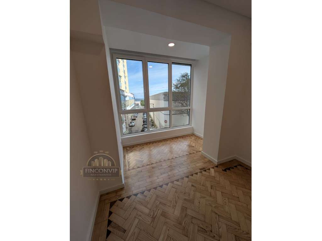 Apartamento T3 remodelado, em Almada,Cacilhas.-14