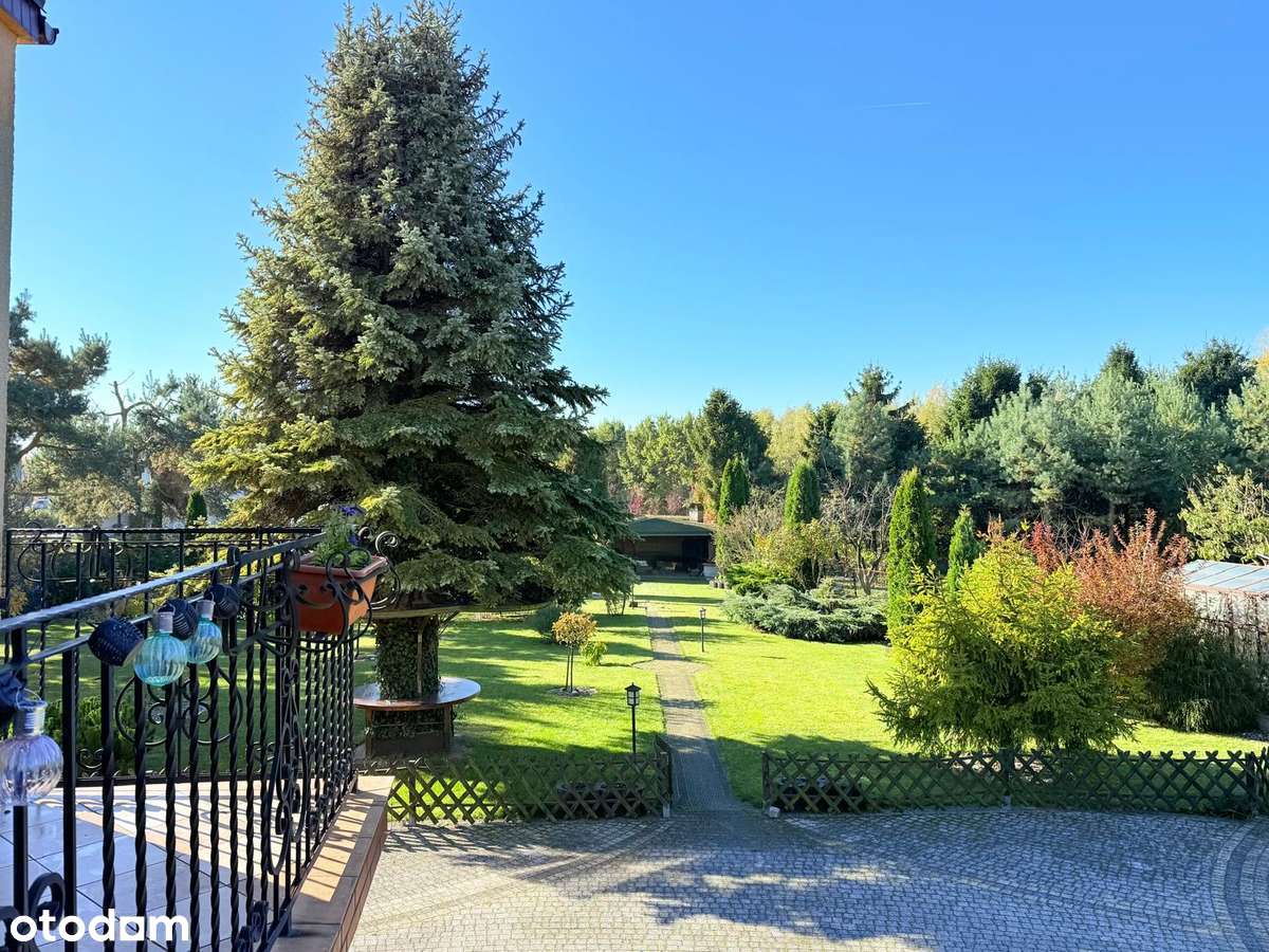 Klimatyczny dom z basenem i salą bilardową-4