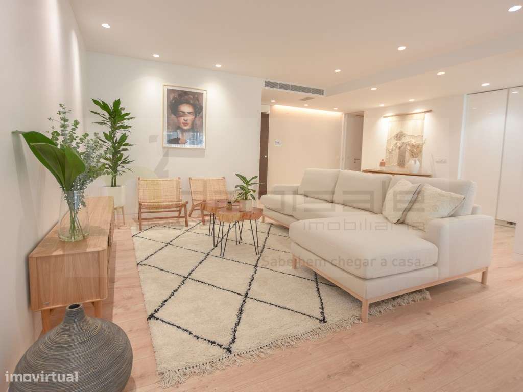 T3 em Condomínio Privado com Piscina no Centro de Famões-12