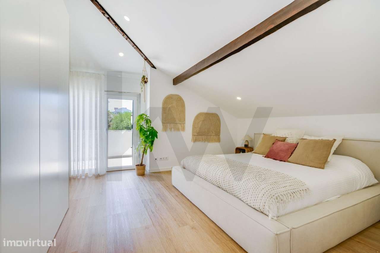 Fabulosa Moradia T4 com Piscina e Espaço Exterior-25