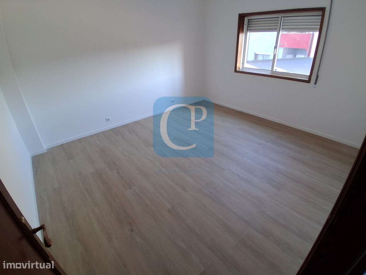 Apartamento T2 com varanda à estação do Metro de Campainha, Baguim do-13