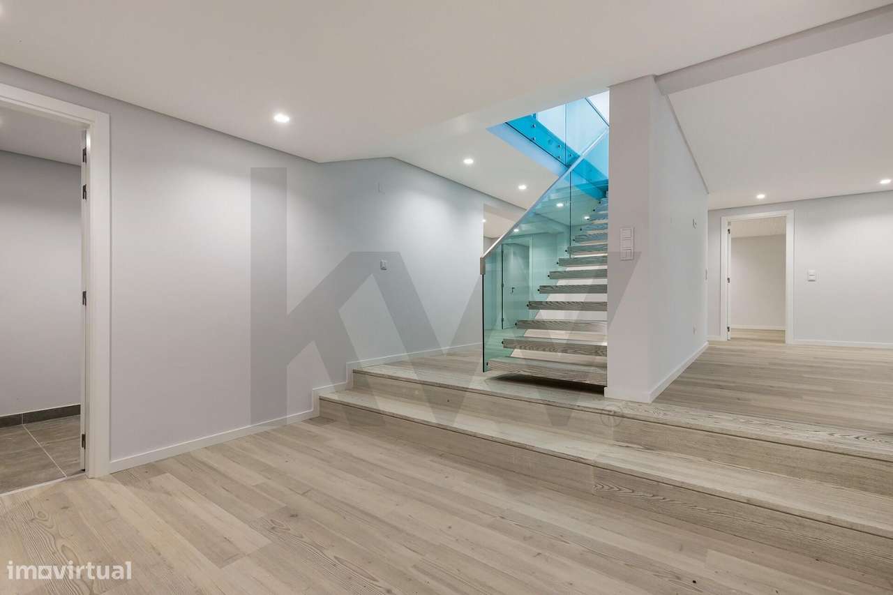 Moradia de arquitetura contemporânea em Cascais com 5 suites para vend-36