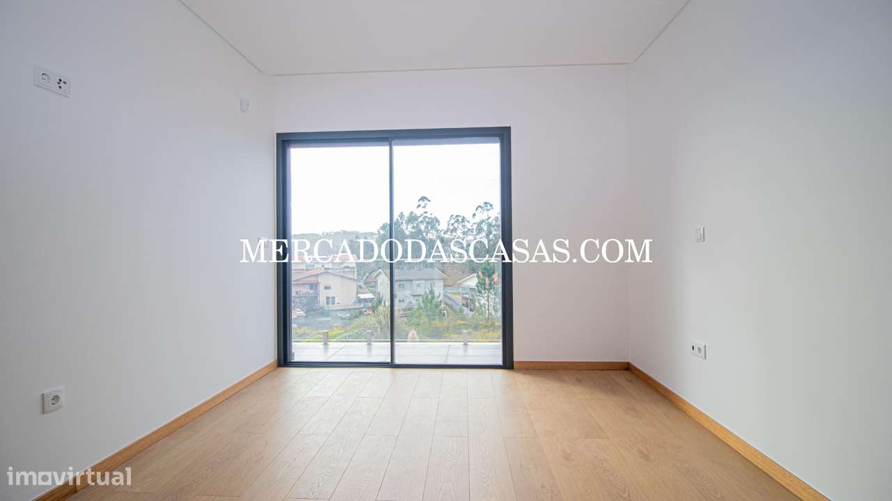 Moradia T3 em Lobão, muita luz e amplitude-10