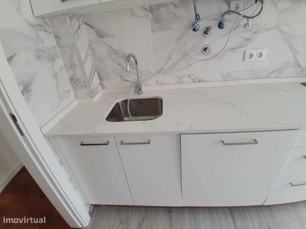 T3 Remodelado em Alvalade com varandas - Grande imagem: 4/42