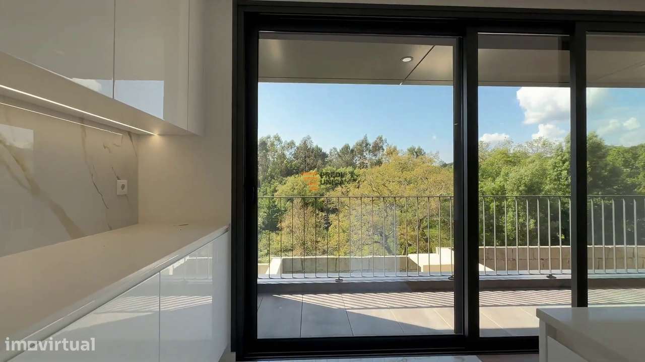 Moradia T3+1  Arquitetura Moderna Oferta ato escritura-7