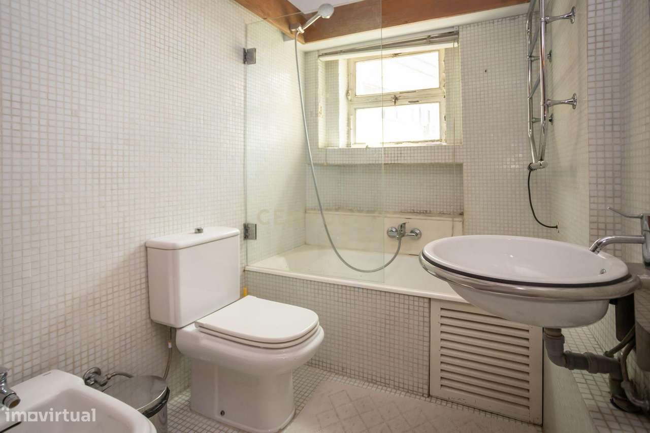 Apartamento T2 para remodelação nas Picoas -Lisboa-9