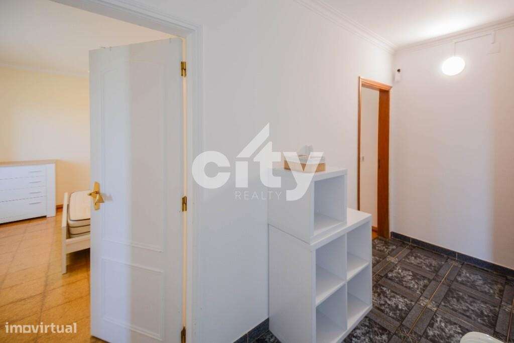 MORADIA T4  COM GARAGEM, LOTE -700 m2, ÁREA DE CONSTRUÇÃO 363 m2-18