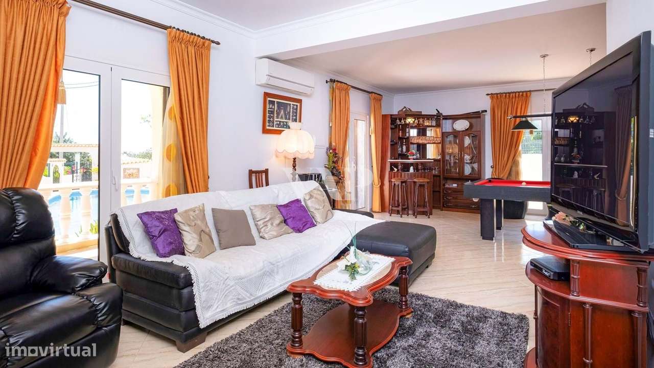 Moradia V5 de estilo tradicional com piscina privada, em Loulé - Grande imagem: 3/54