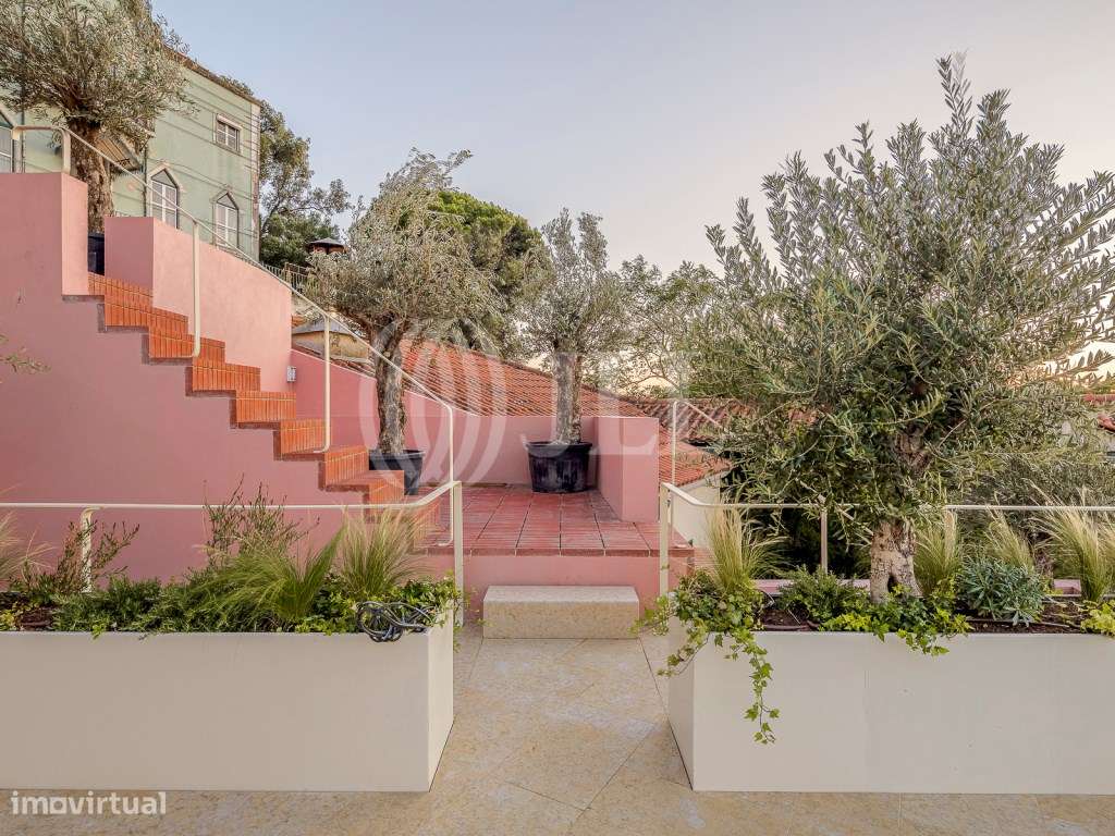 Apartamento T3+2 com jardim, em pleno Castelo, Lisboa-49