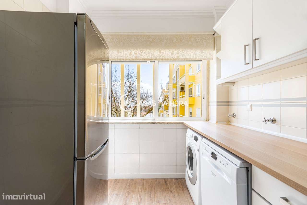 Agradável apartamento T3 na Rua Garcia de Resende, junto ao Colégio...-8