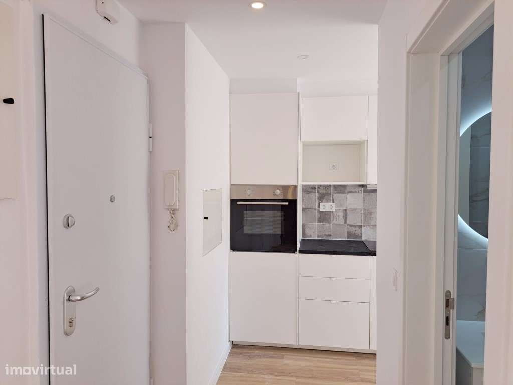 Acolhedor apartamento T1, próximo a Comércio e Serviços, totalmente...-12