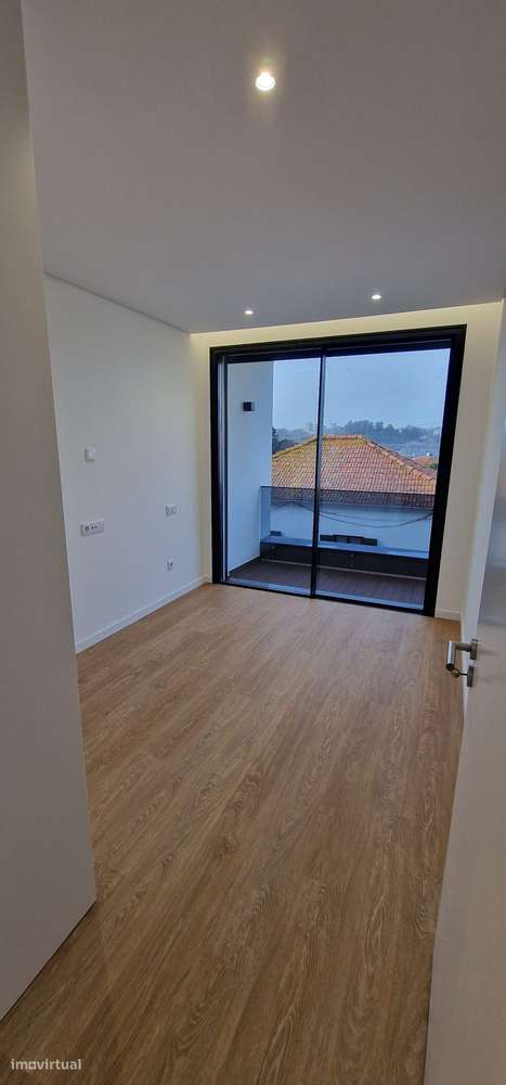 Aluga-se moradia T3 com 3 frentes acabada de construir - Grande imagem: 3/12