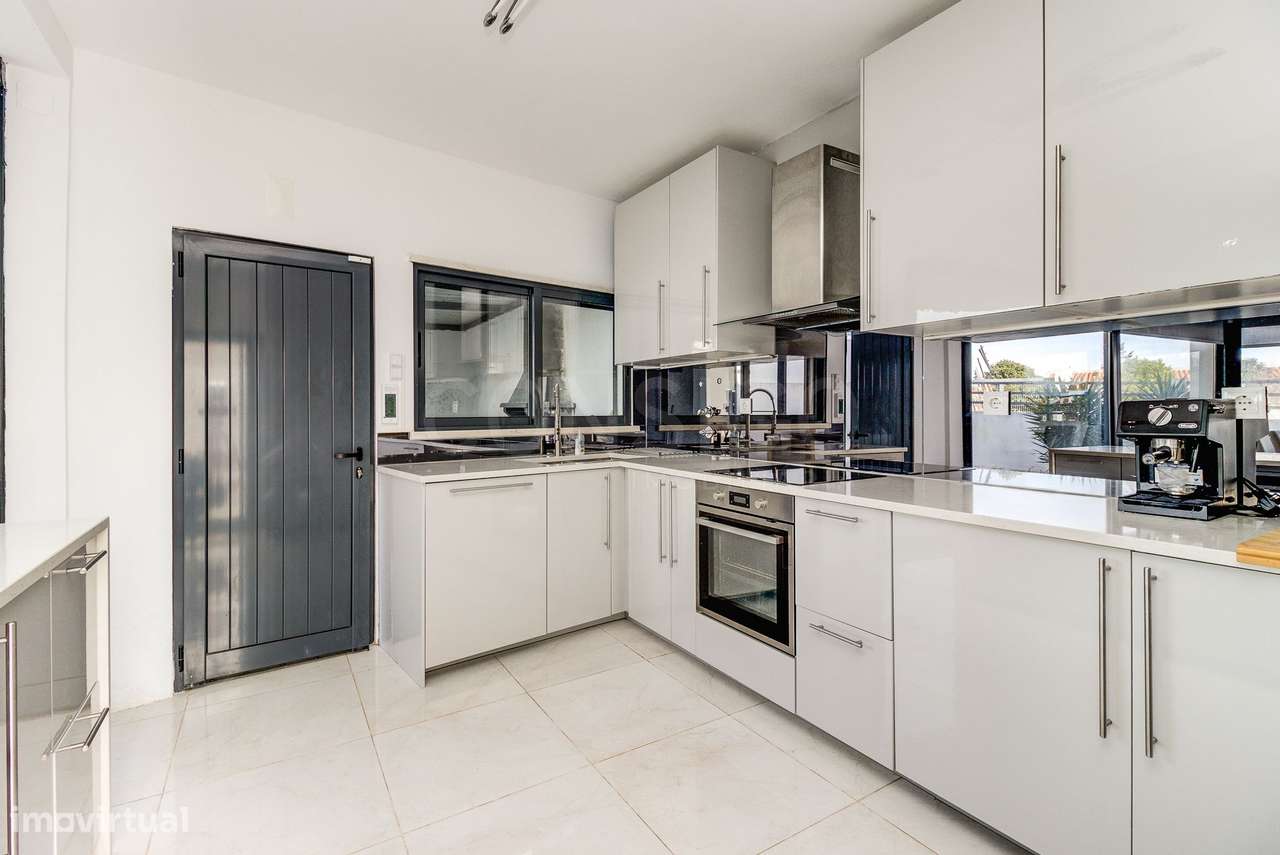 Moradia com 170 m², jardim, zona de barbecue e estacionamento para dua-23