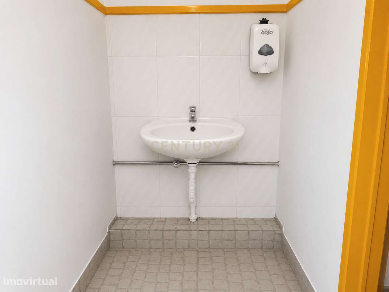 Nua-Propriedade de Loja no Barreiro, 78 m², extração de fumos, 2 porta-8