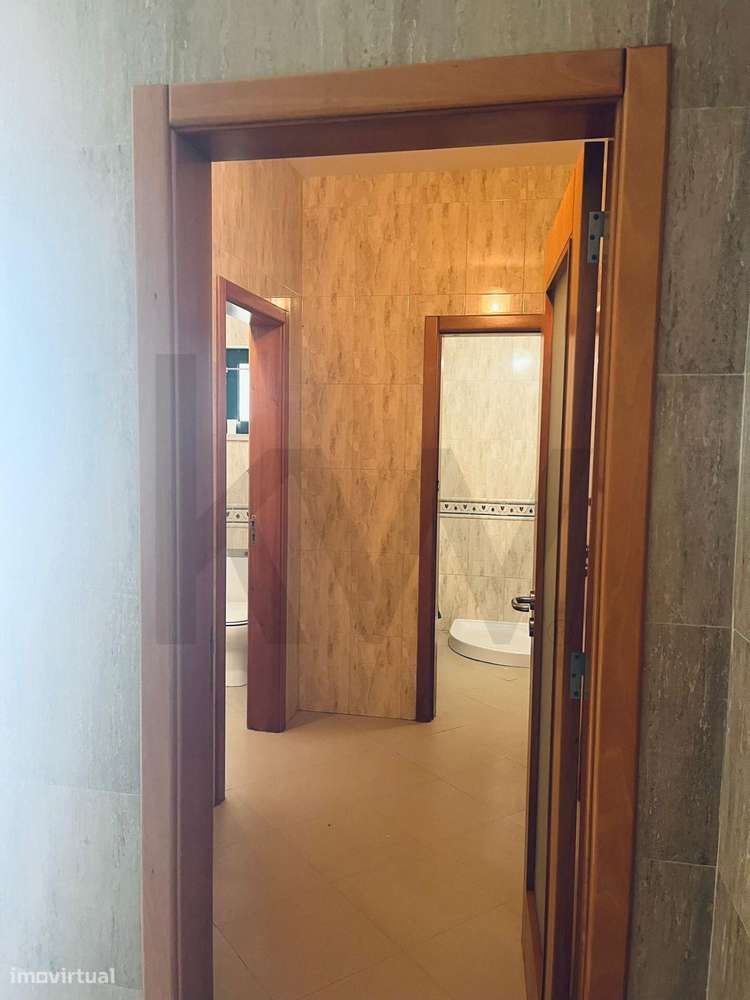 Armazém 767m2 com terreno 1854m2-24