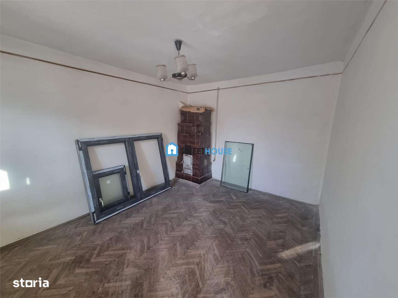 Casa de vanzare  cu 4 camere si anexe  in Fagaras.-17