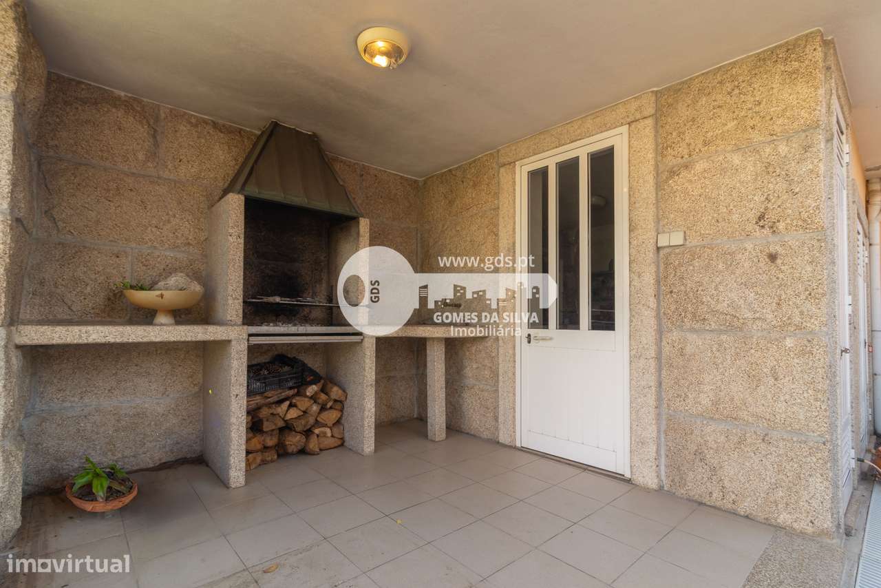 Moradia Individual T4+1 com Jardim e Churrasqueira em Este (São Pedro) - Grande imagem: 3/29