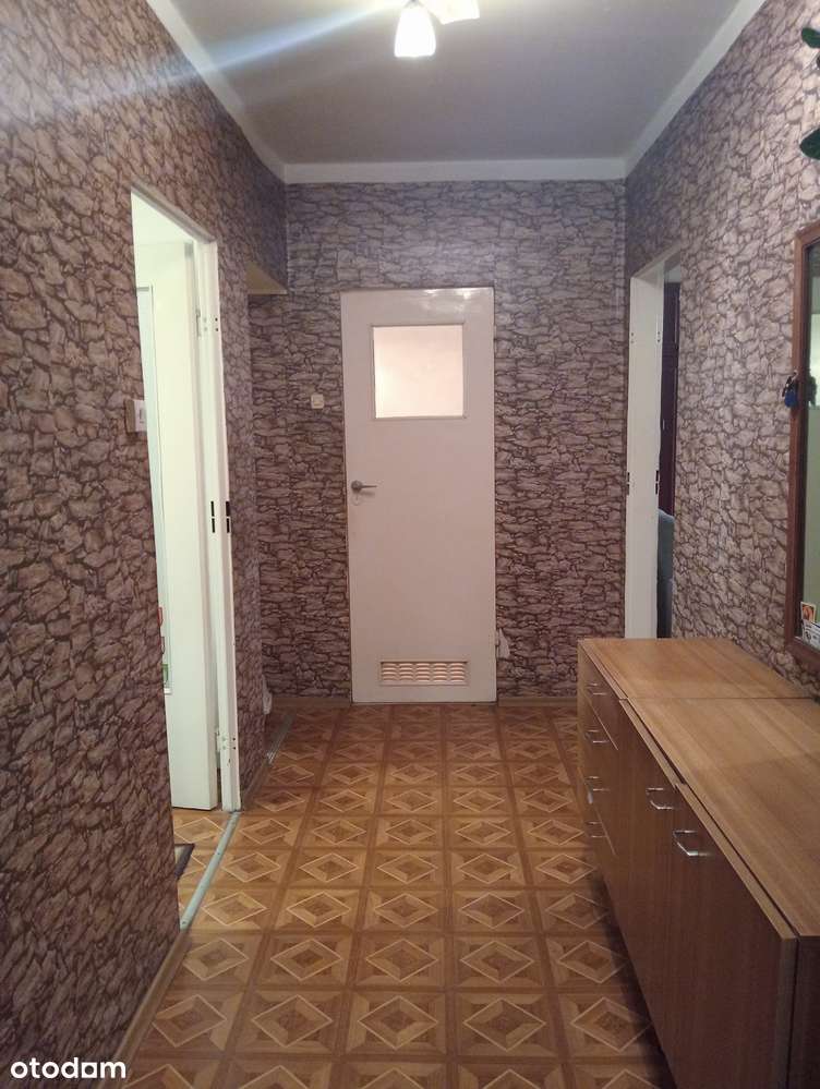 *Trzy pokoje na Sielcu* Zobacz* Warto-3