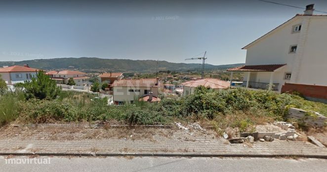 Terreno com 462m2 para construção em Chaves