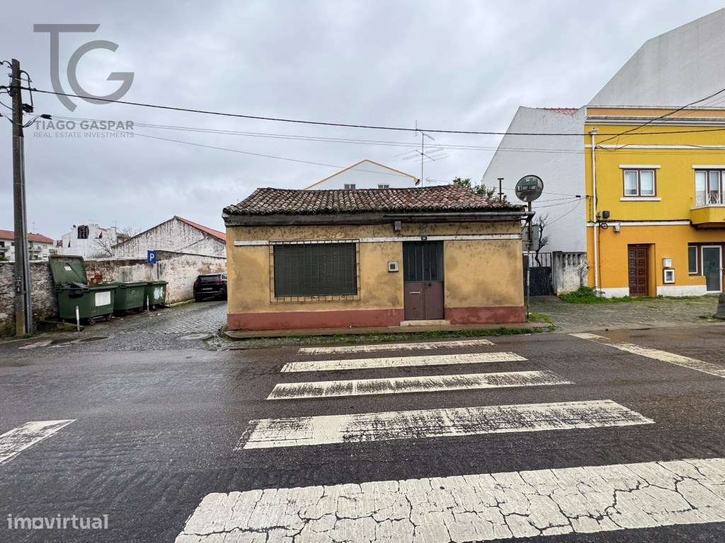 Moradia para remodelação total localizada no Rossio ao Sul do Tejo ... - Grande imagem: 5/16