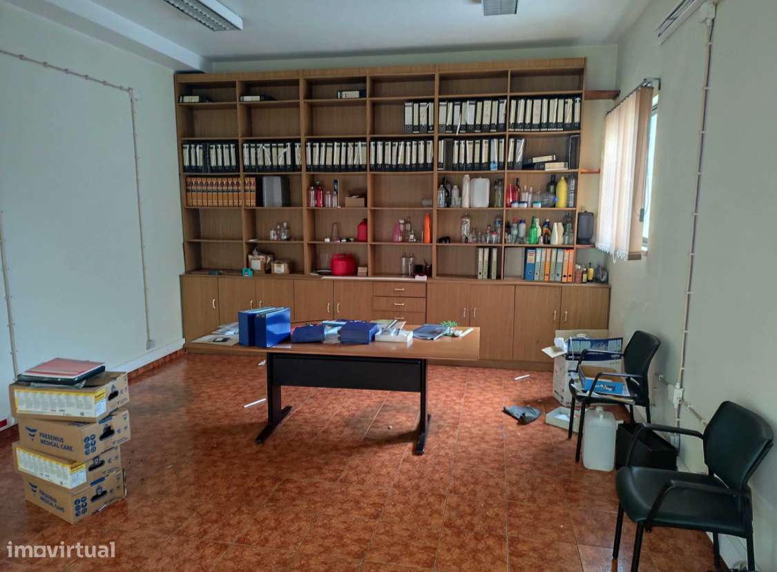 Pavilhão / Armazem na Marinha Grande
1.750 € - Grande imagem: 2/9